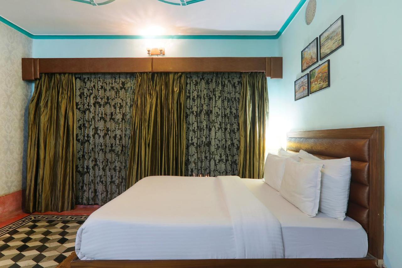 Fabhotel East View Hotel