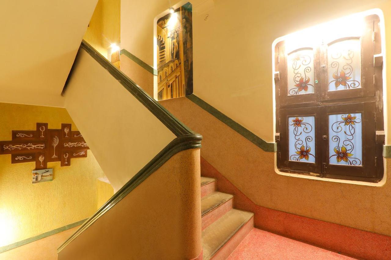 Fabhotel East View Hotel