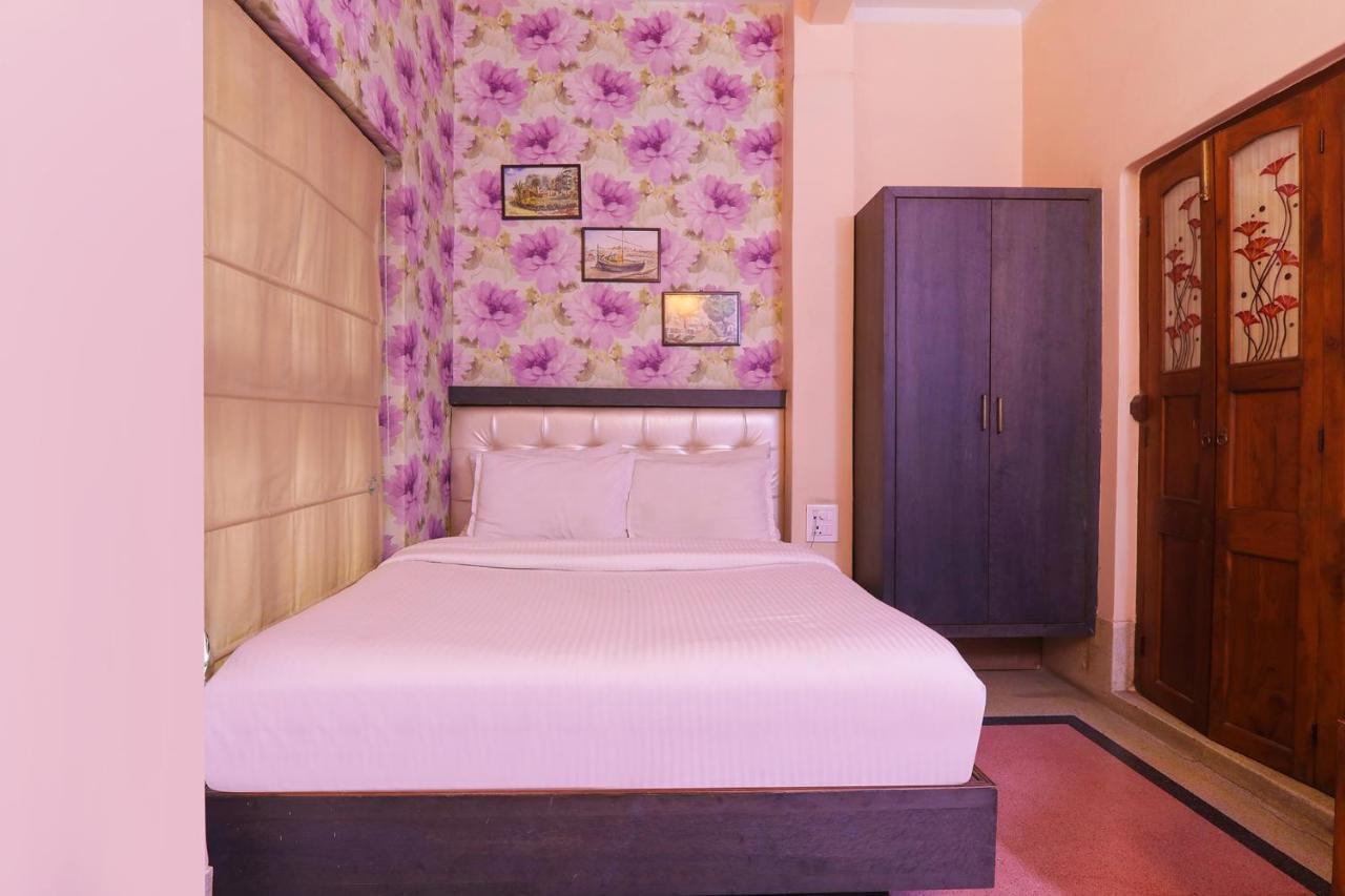 Hotel Fabhotel East View Varanasi