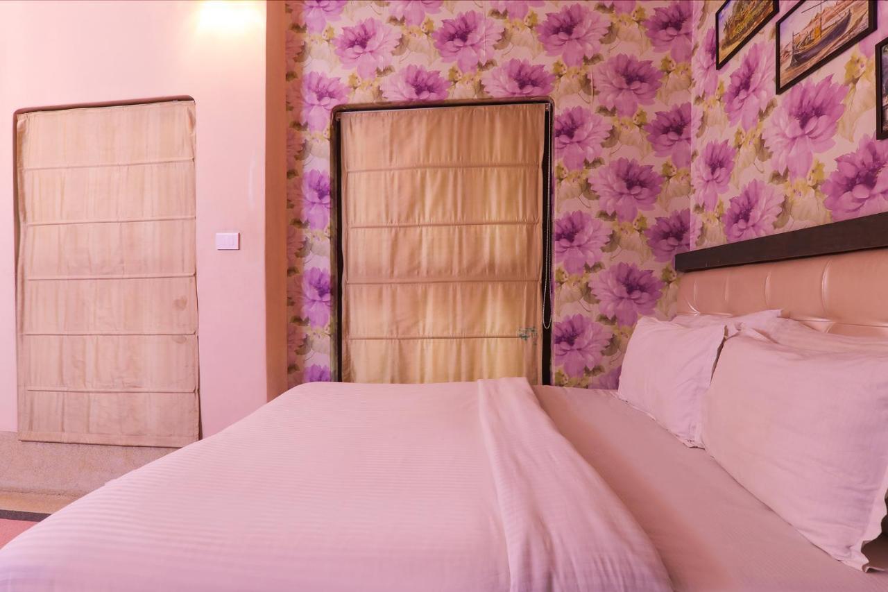 Hotel Fabhotel East View 3*