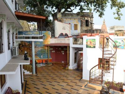 Hotel Fabhotel East View Varanasi