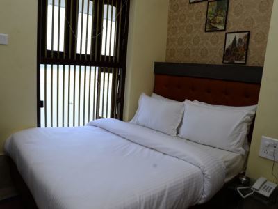 Fabhotel East View Varanasi