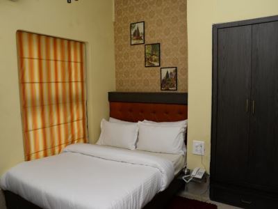 Fabhotel East View Varanasi